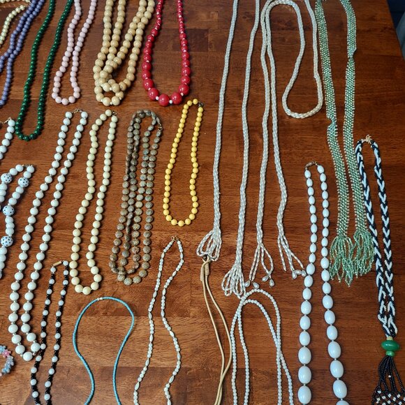 Lot of *Costume Necklaces ~ Unique and Vintage Pieces ~ Excellent Condition - Picture 3 of 10